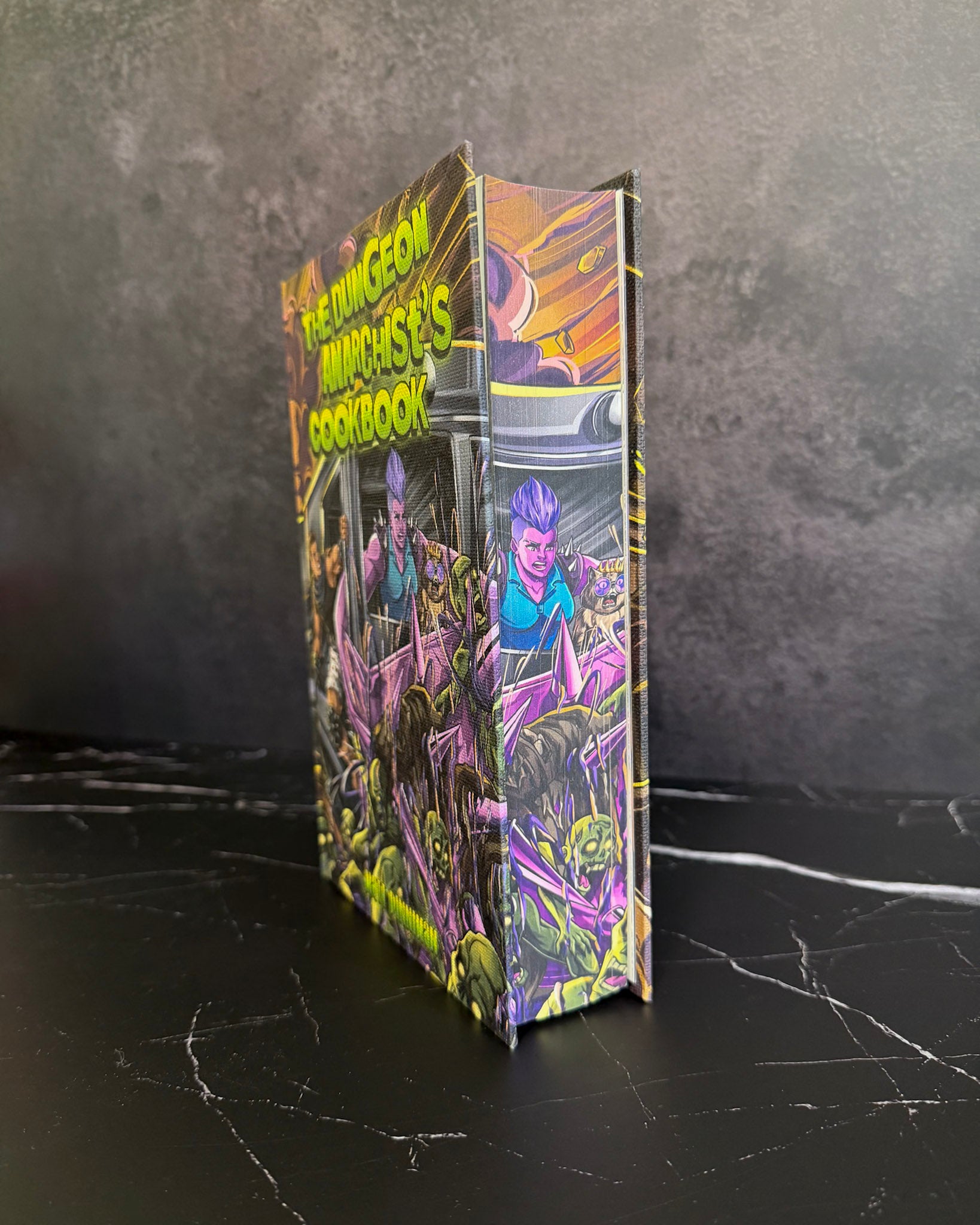 PRE-ORDER: Dungeon Crawler Carl by Matt Dinniman ft art by Duarduart