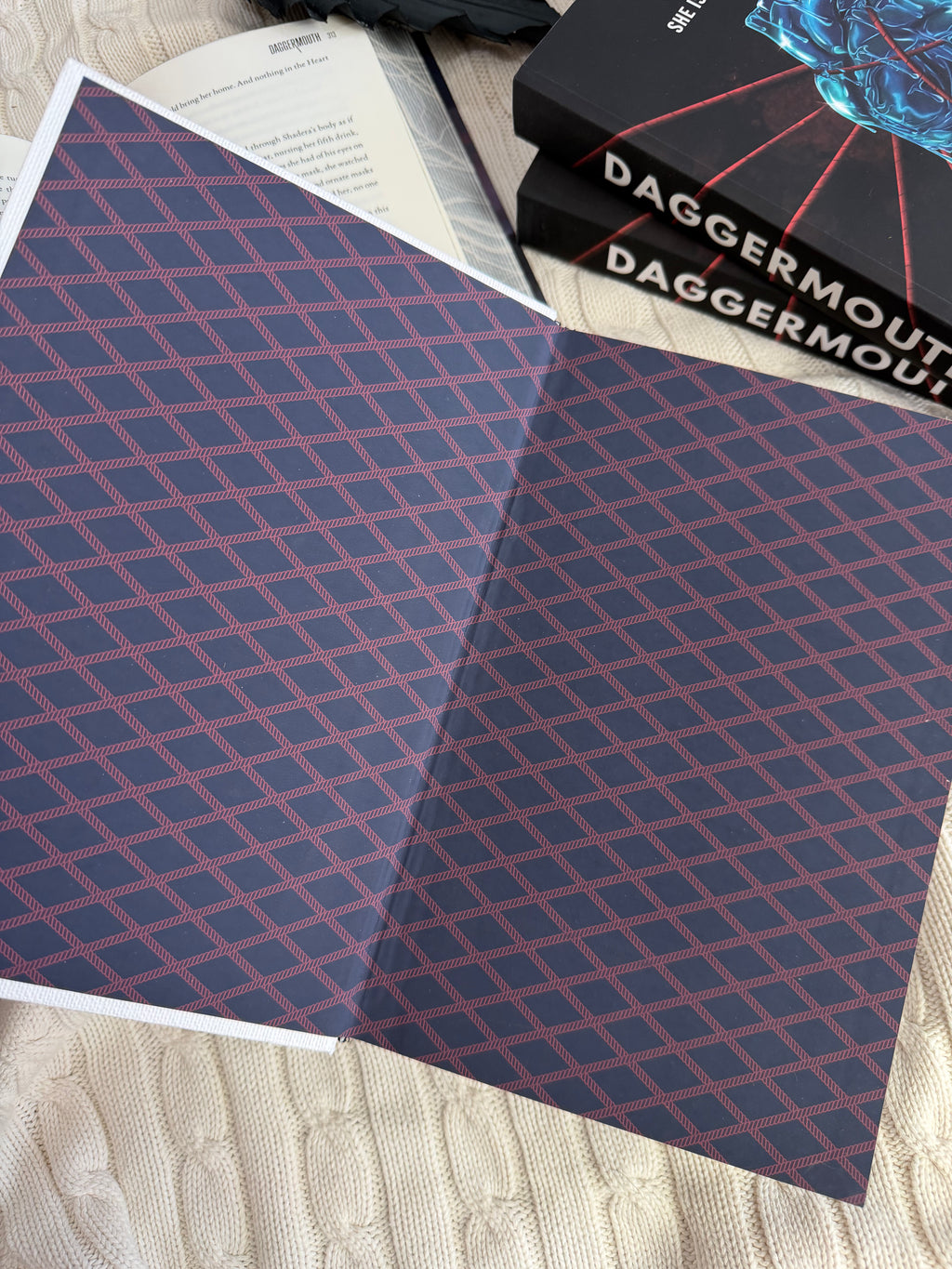 Daggermouth by H.M. Wolf ft art by Bindrebindery